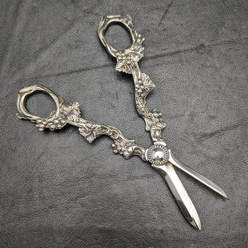 British Antique Silver Plate Grape Scissor Grape Sculpture 102g