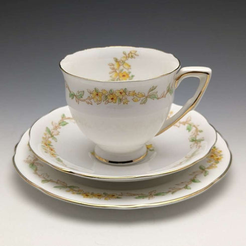 1940 British Gladstone teacup trio 3 sets