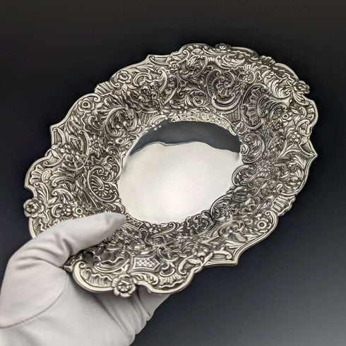 1900 British antique sterling silver bowl embossed 217g William Comyns