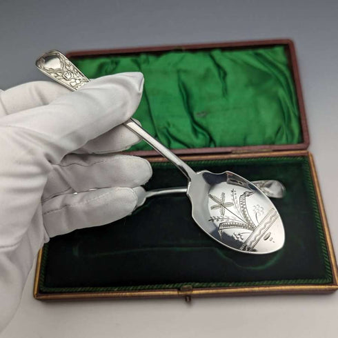 Around 1905 British antique silver plate jam spoon pair in case