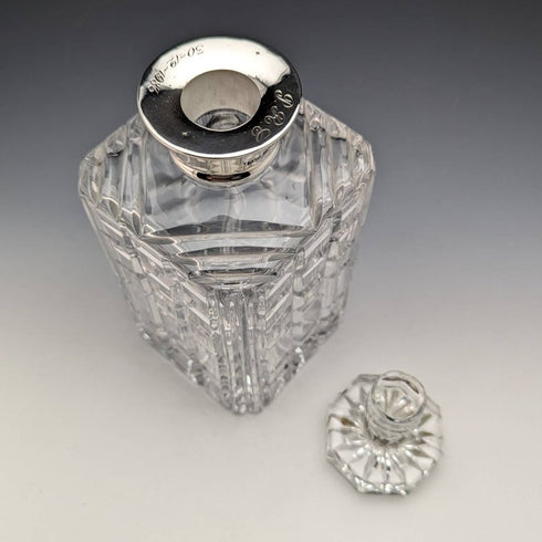 1981年 英国ヴィンテージ カットガラス 角型デキャンタ 純銀装飾 2100g