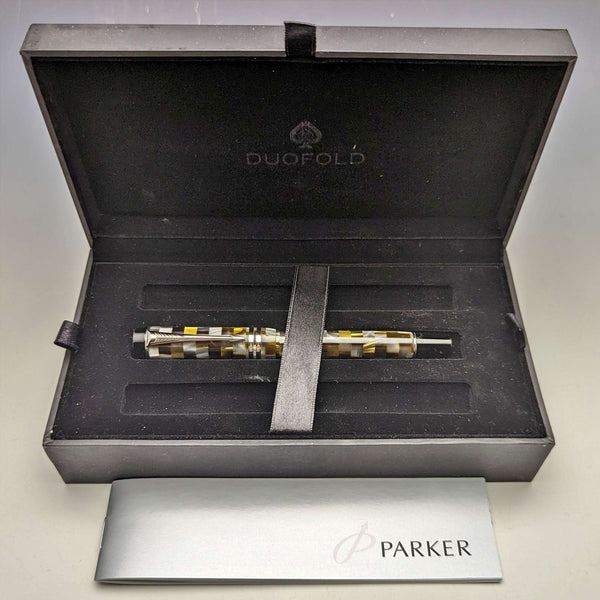Bolígrafo roller Parker Duofold, fabricado en el Reino Unido, diseño de cuadros verdes, en estuche.
