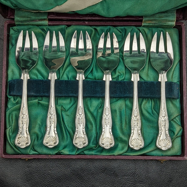 Set of 6 British vintage silver plated forks in a case
