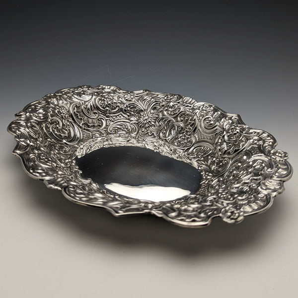1900 British antique sterling silver bowl embossed 217g William Comyns