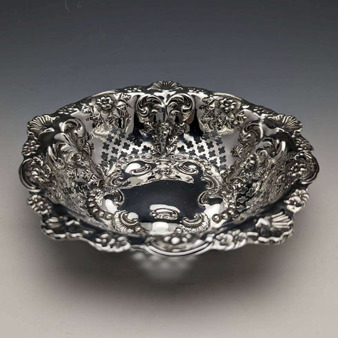 1897年 英国アンティーク 純銀 ボンボンディッシュ 直径15cm William Neale