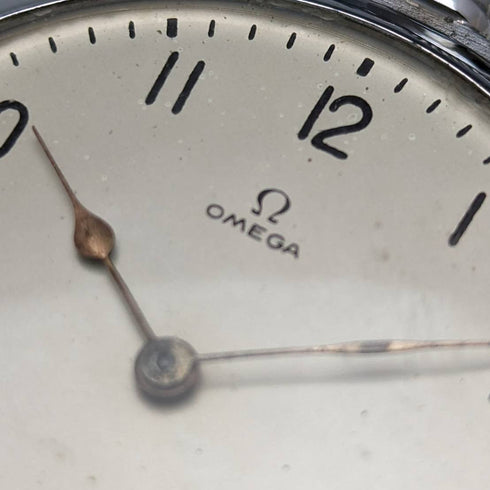 Reloj de bolsillo Omega antiguo, circa 1905, caja con baño de plata, en buen estado de funcionamiento