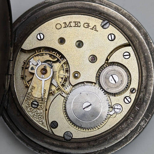 Reloj de bolsillo Omega antiguo, circa 1905, caja con baño de plata, en buen estado de funcionamiento