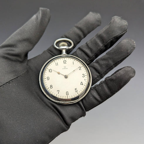 Reloj de bolsillo Omega antiguo, circa 1905, caja con baño de plata, en buen estado de funcionamiento