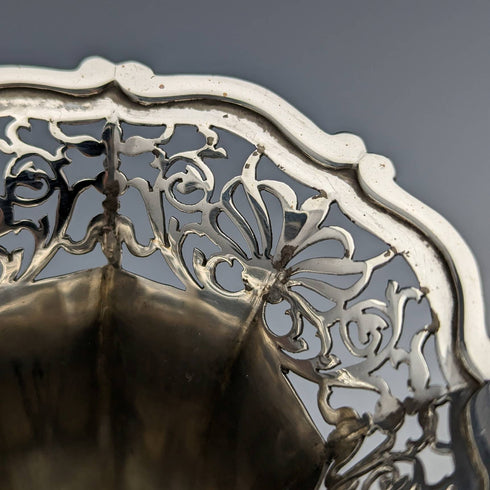 1903年 英国アンティーク 純銀製 花瓶 一輪挿し 81g Goldsmiths & Silversmiths