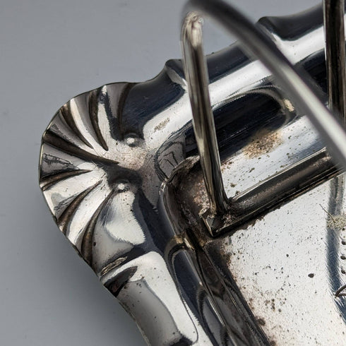 英国アンティーク シルバープレート製 花彫刻 トーストラック