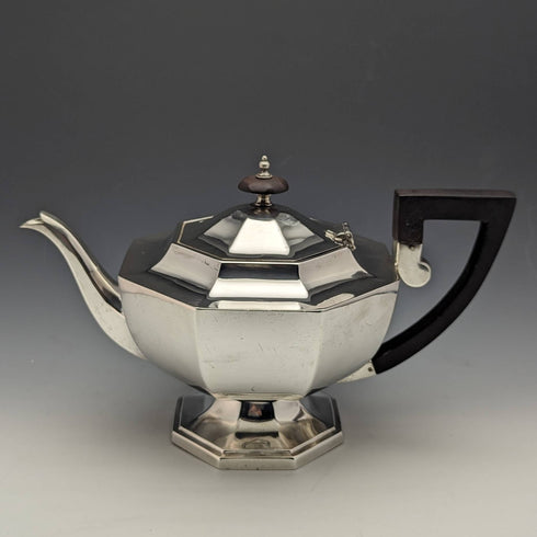 1918 British Antique Sterling Silver Large Teapot 731g Walker and Hall