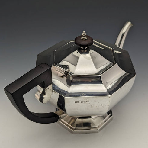 1918 British Antique Sterling Silver Large Teapot 731g Walker and Hall