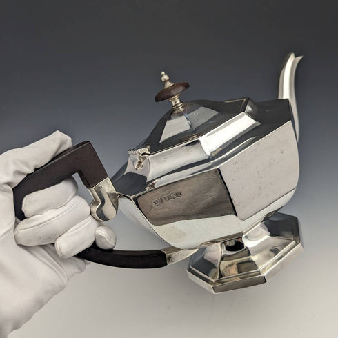 1918 British Antique Sterling Silver Large Teapot 731g Walker and Hall