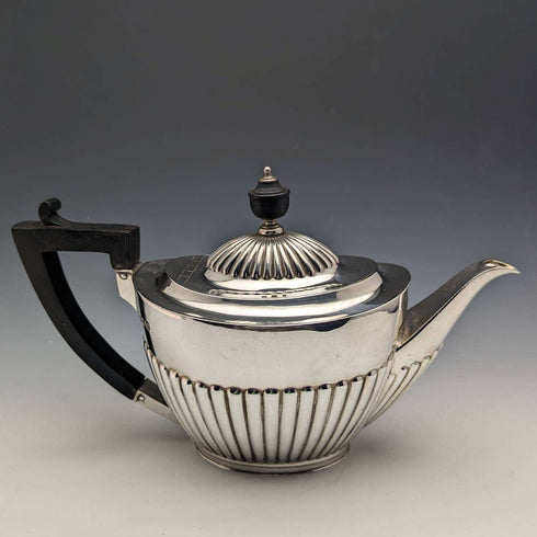 Tetera de plata de ley (925) antigua inglesa de 1902, 508 g, Goldsmiths & Silversmiths