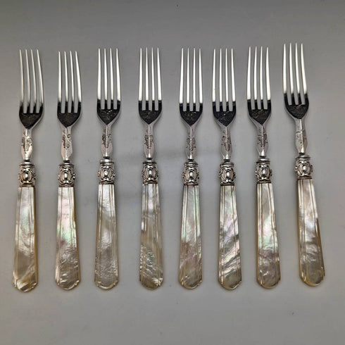 1870 年左右英國古董白色珍珠貝柄甜品餐具 8 對套裝木盒裝