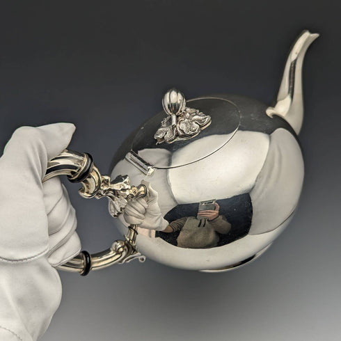 英国ヴィンテージ シルバープレート製ティーポット ヴィクトリアンスタイル