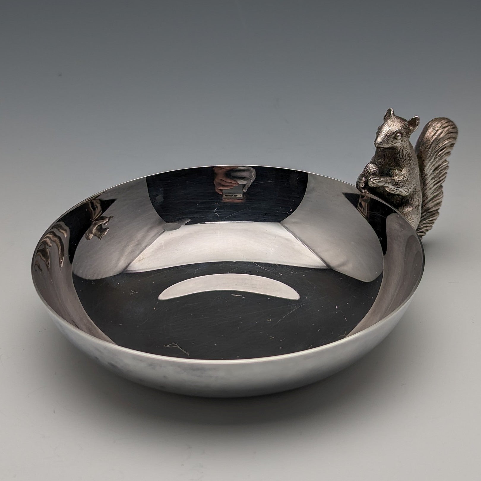 リード&バートン　Reed & Barton チュリーン 食器 US Vintage Silver Plated Squirrel Decorated Nut Dish Reed