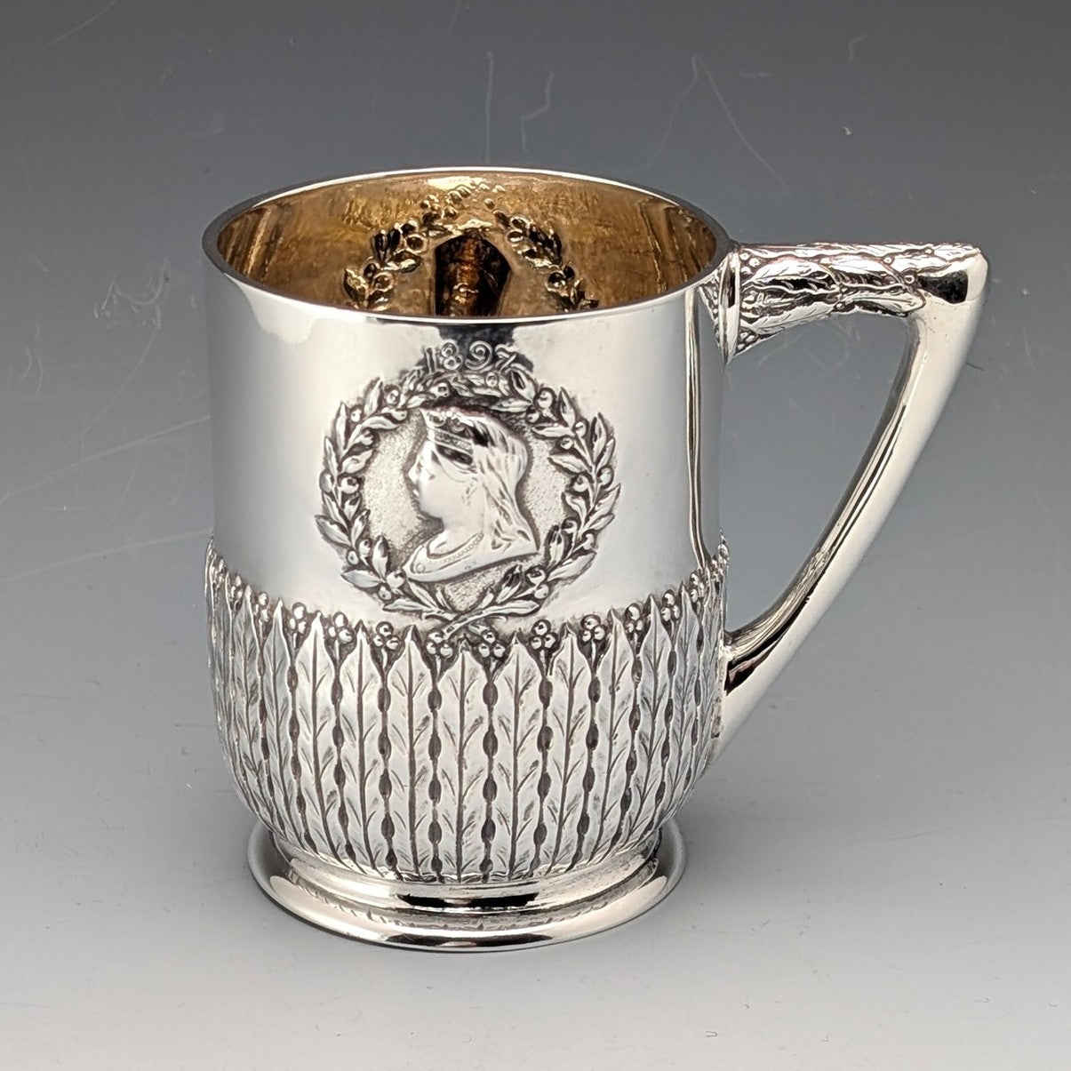 1896年 英国ヴィクトリア女王 ダイヤモンドジュビリー 純銀製マグカップ 161g Frederick Augustus Burridge 1896 Queen Victoria Diamond Jubilee Sterling Silver Mug 161g